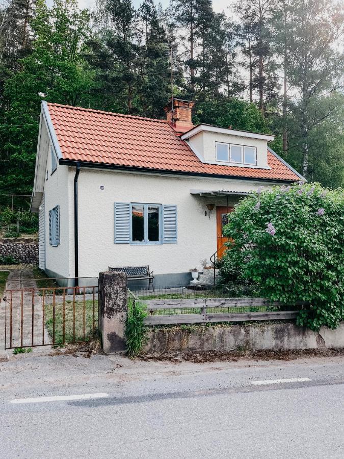 Charming House With Wood Stove Near Lake Virserum Bagian luar foto